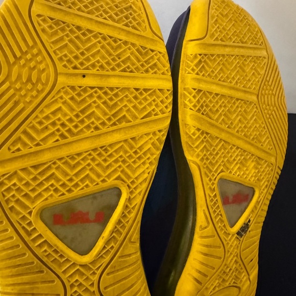 Nike Air Max XI Low GS Superman Blue, Red, Yellow; 2014 Size 6 Youth Womens 7.5 - Picture 13 of 16